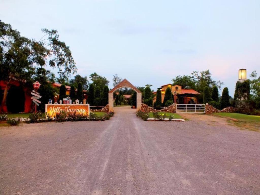 Villa Tuscany Country Resort Суан-Пханг Экстерьер фото